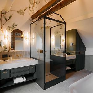 Suite met een Queen Size Bed